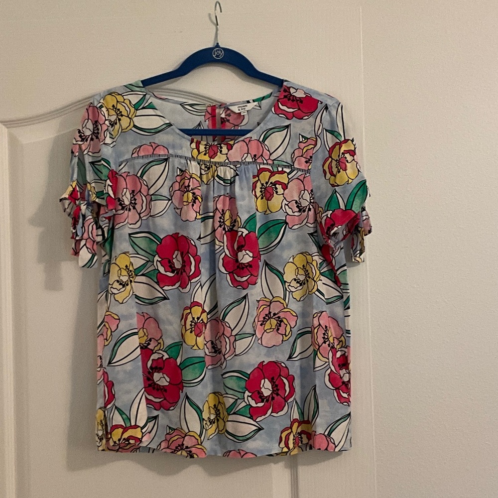 Crown and Ivy Floral Print Women's Top size medium